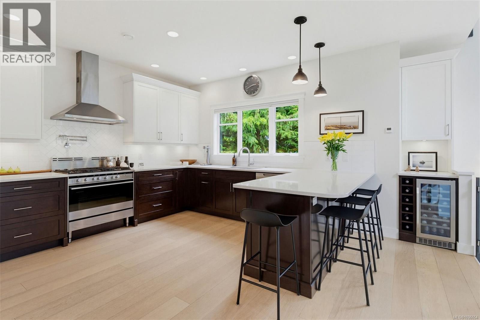 1217 Hewlett Pl