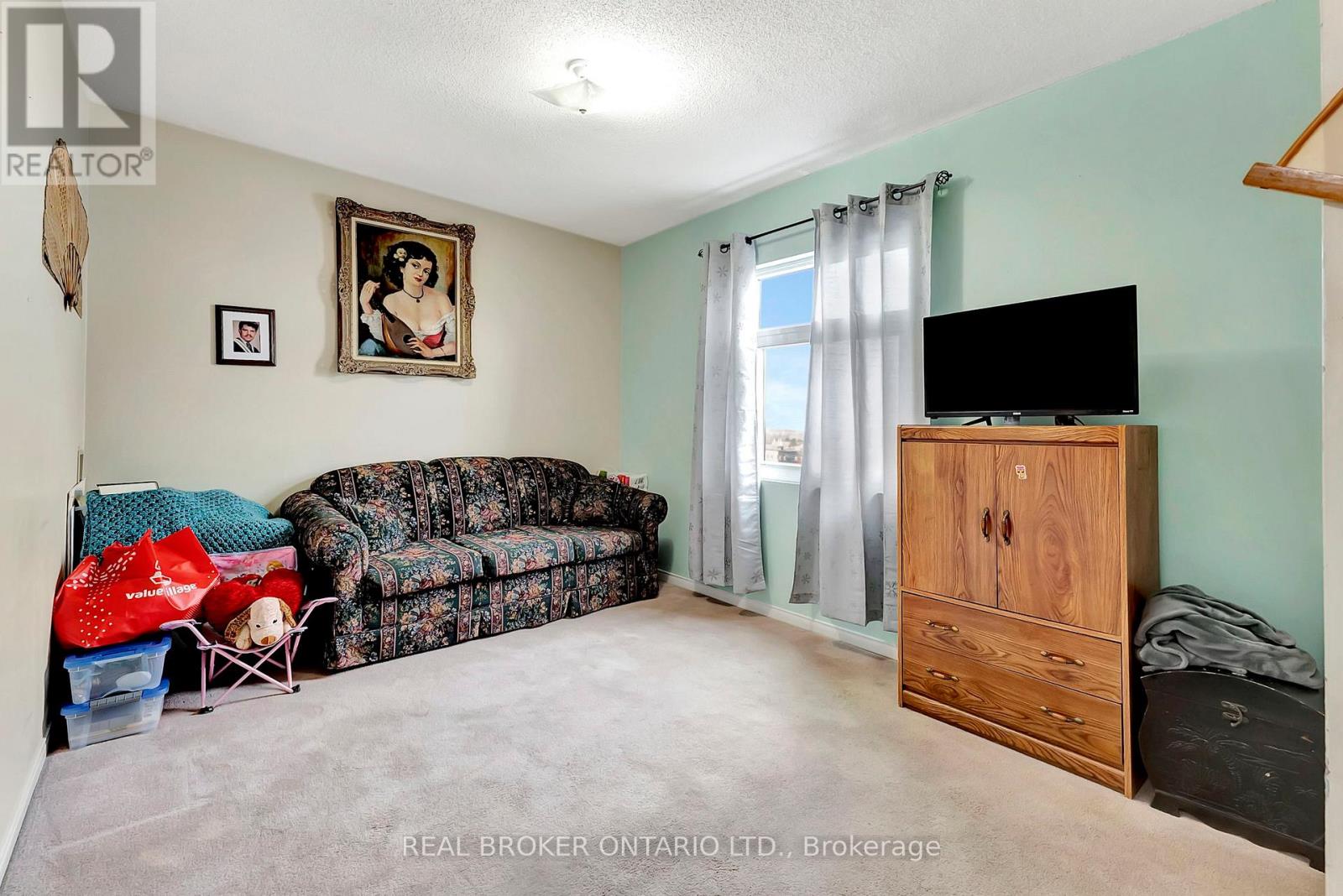 902 - 9 BONHEUR COURT