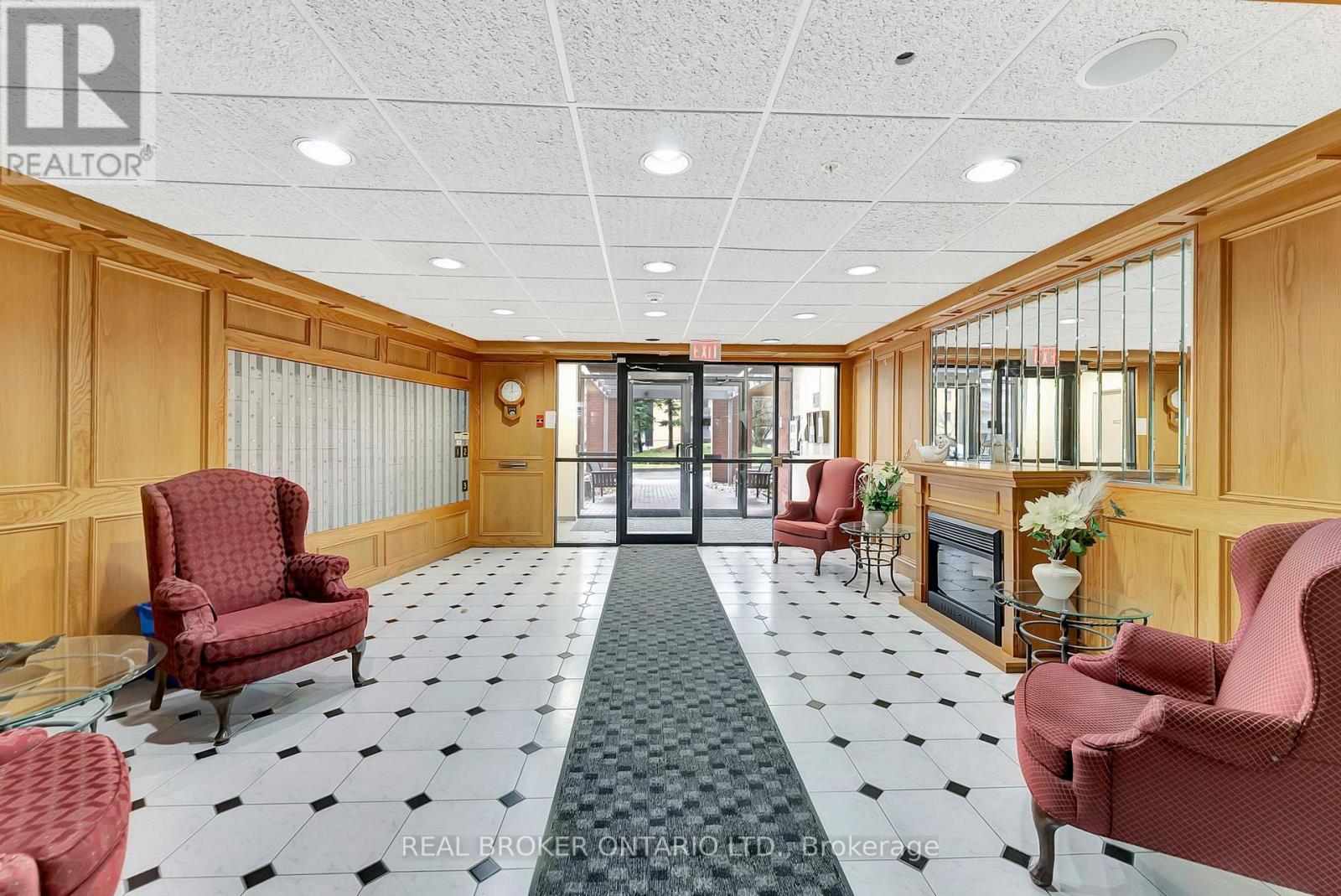 902 - 9 BONHEUR COURT