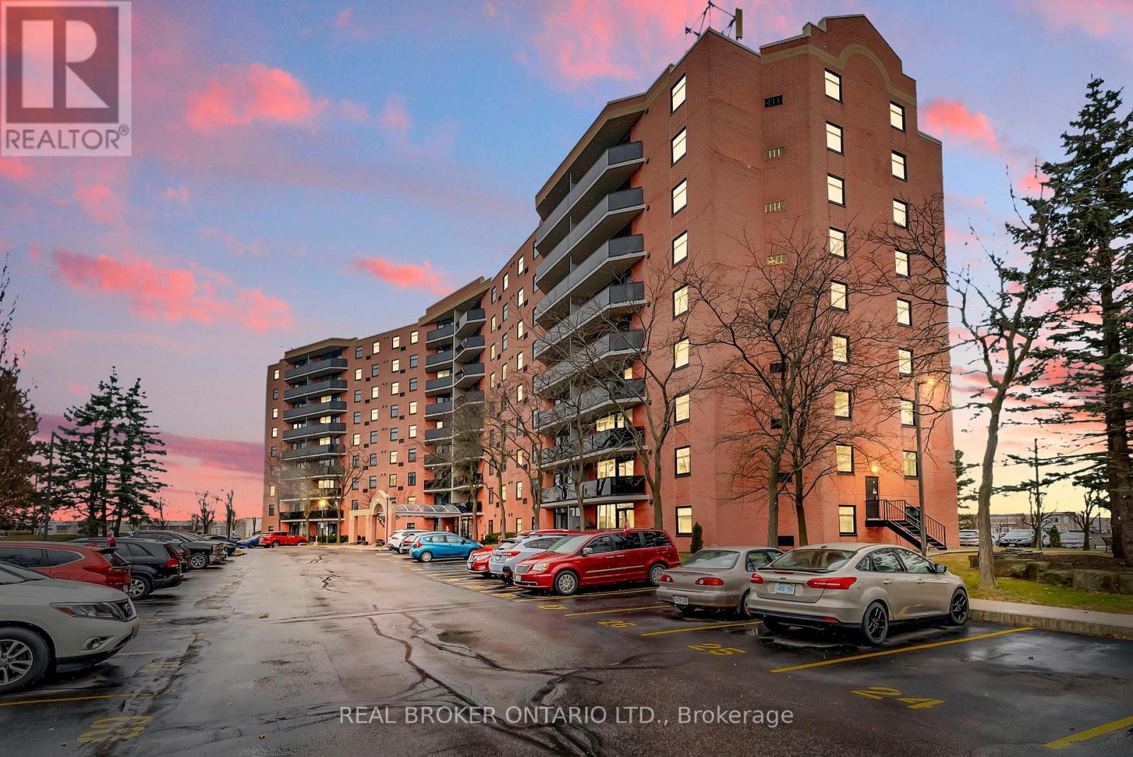 902 - 9 BONHEUR COURT