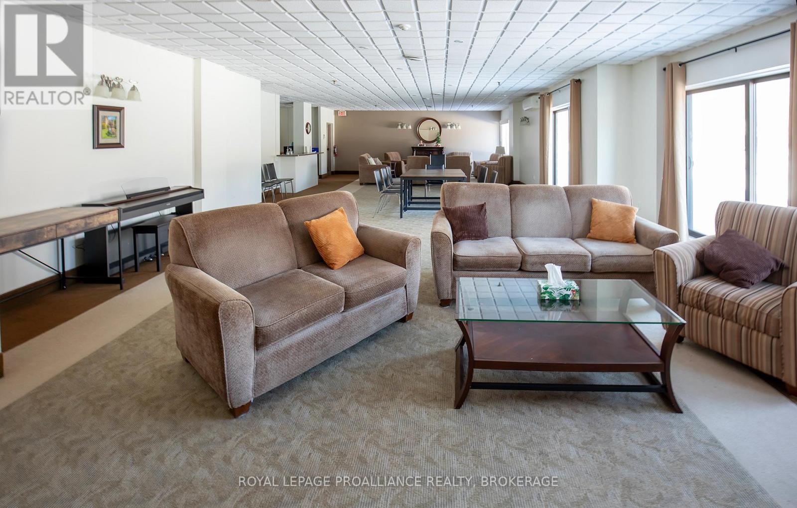 302 - 120 BARRETT COURT