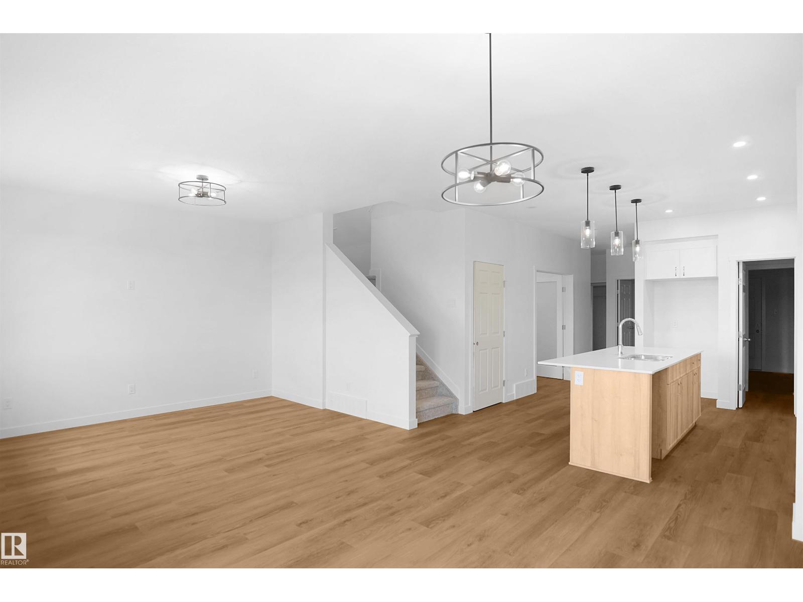 956 17 AV NW