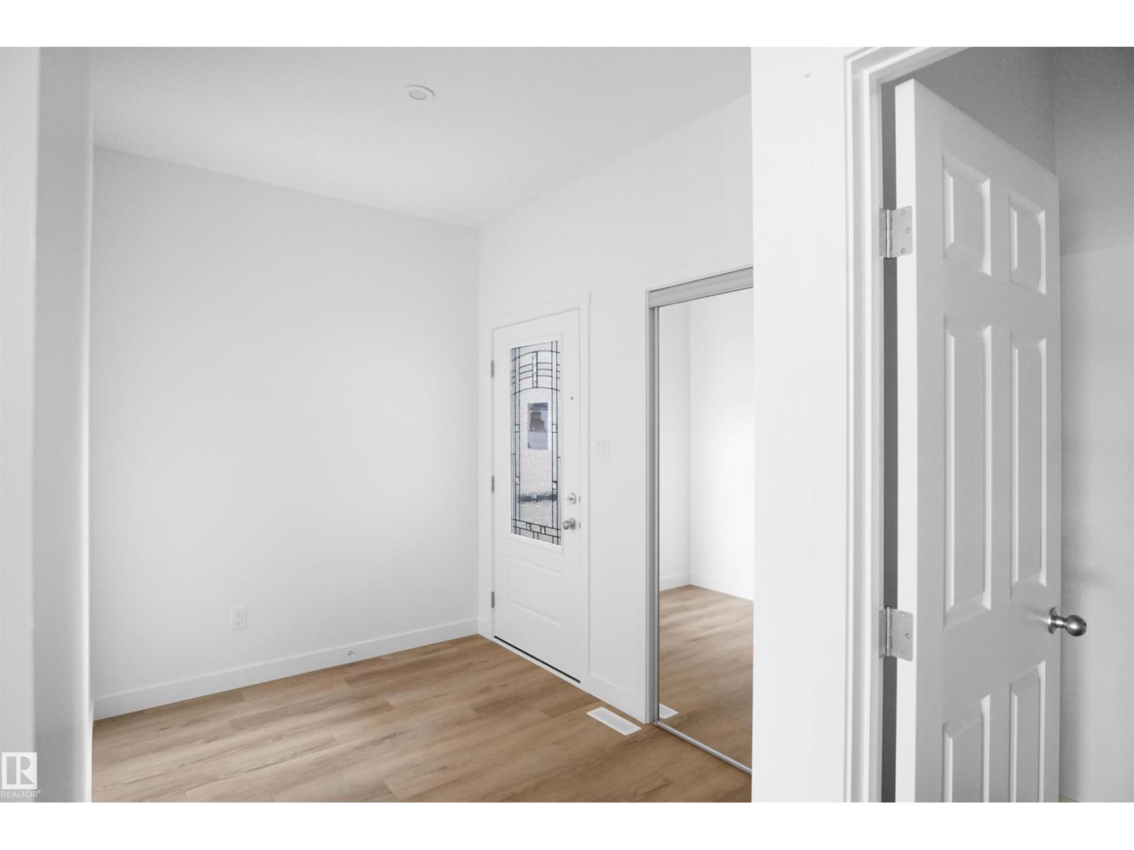 956 17 AV NW