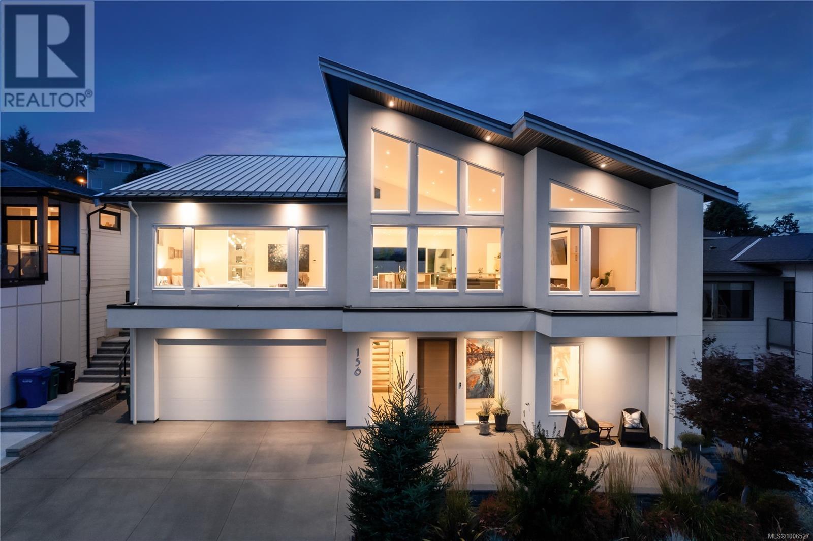 156 Golden Oaks Cres