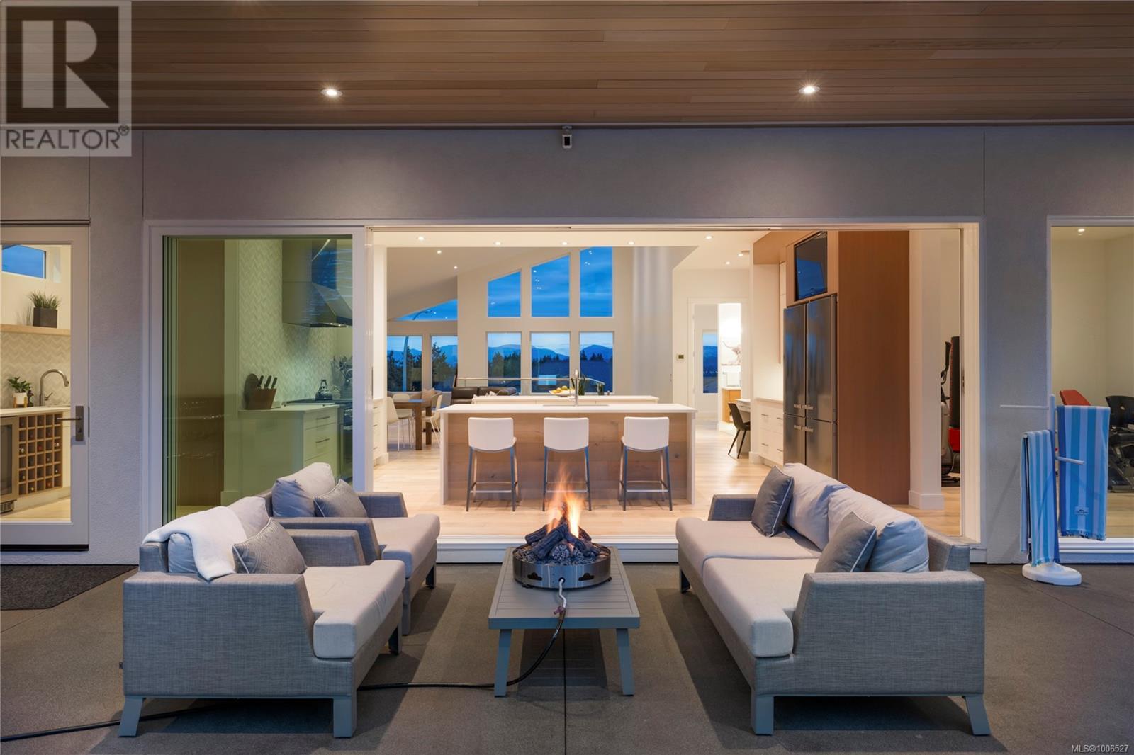 156 Golden Oaks Cres