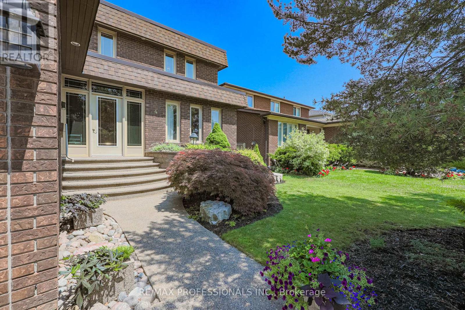 4 NEILTREE COURT