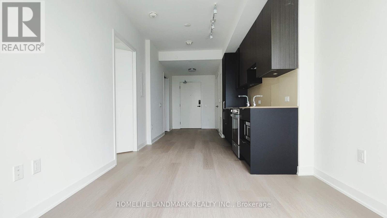 1512 - 3883 QUARTZ ROAD S