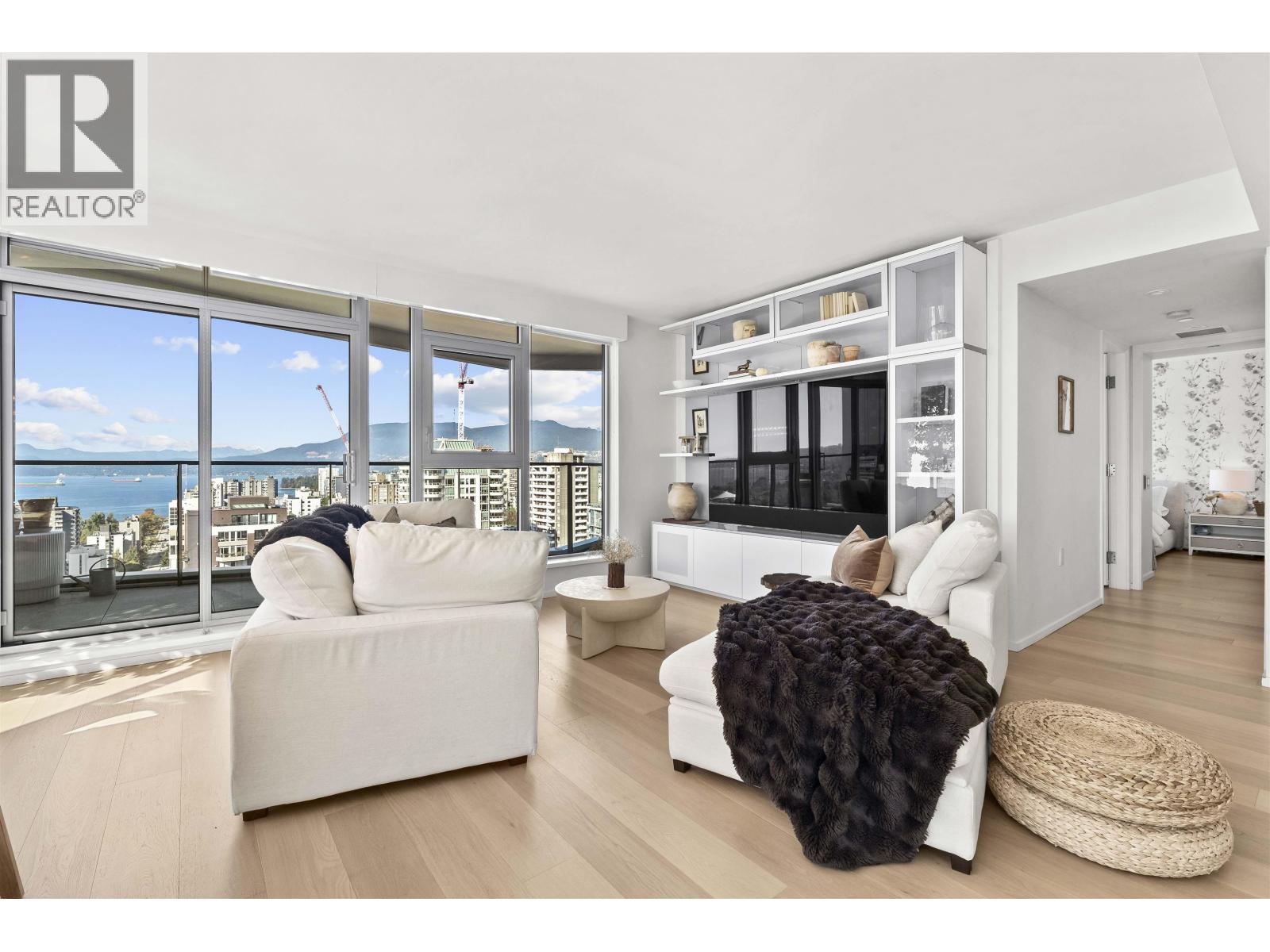 2403 889 PACIFIC STREET