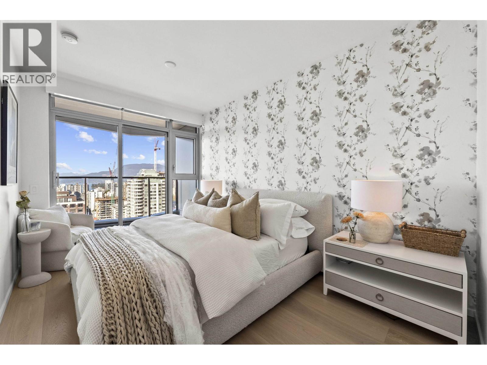 2403 889 PACIFIC STREET