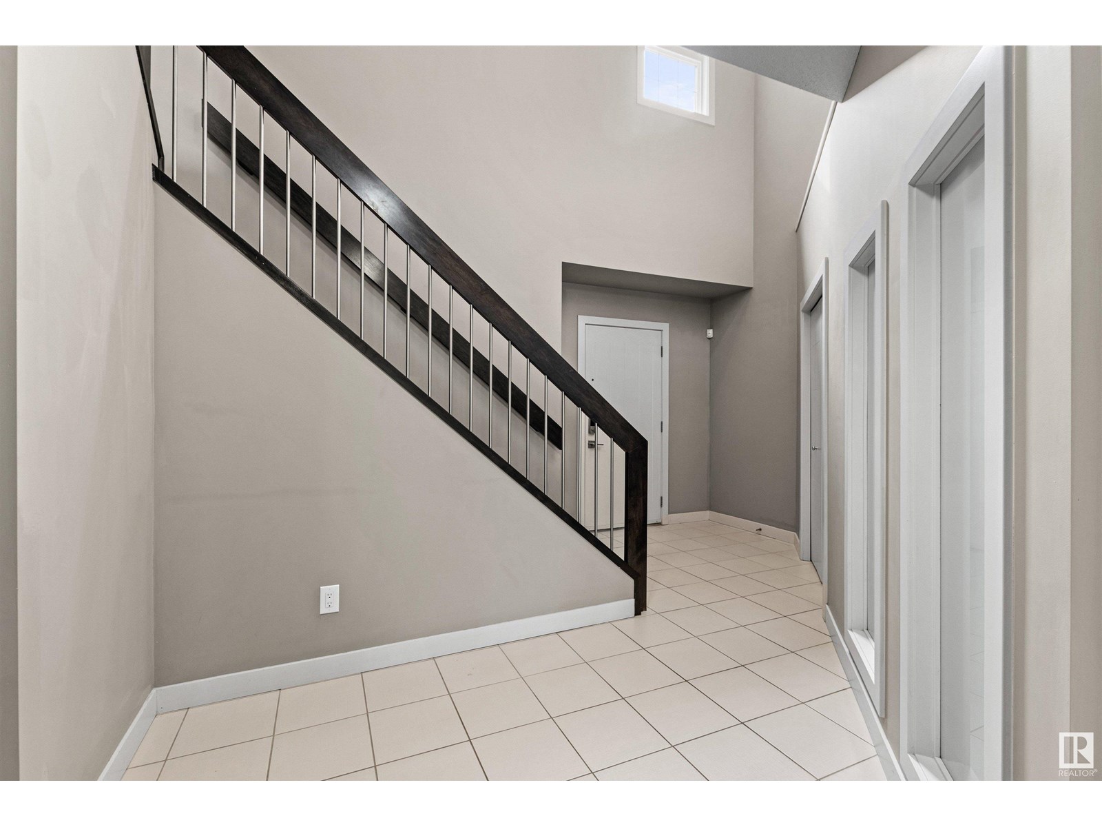 8804 217 ST NW
