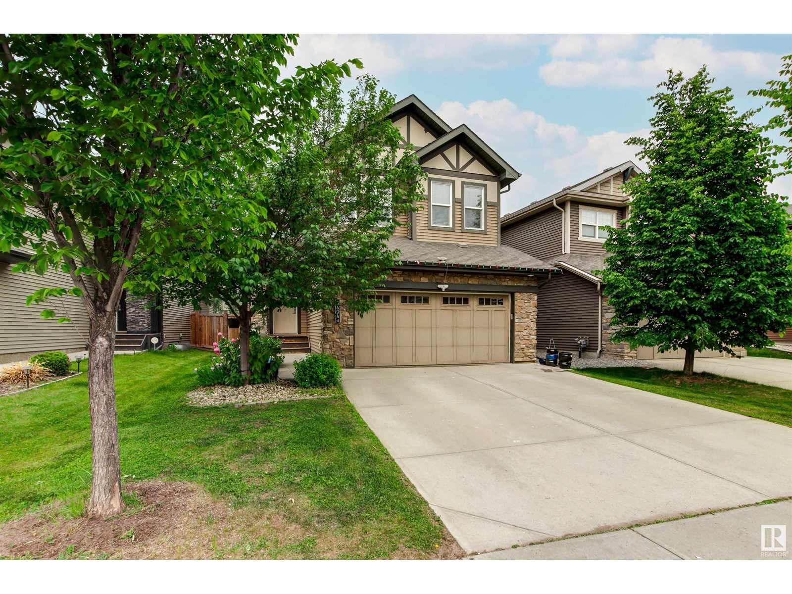 8804 217 ST NW