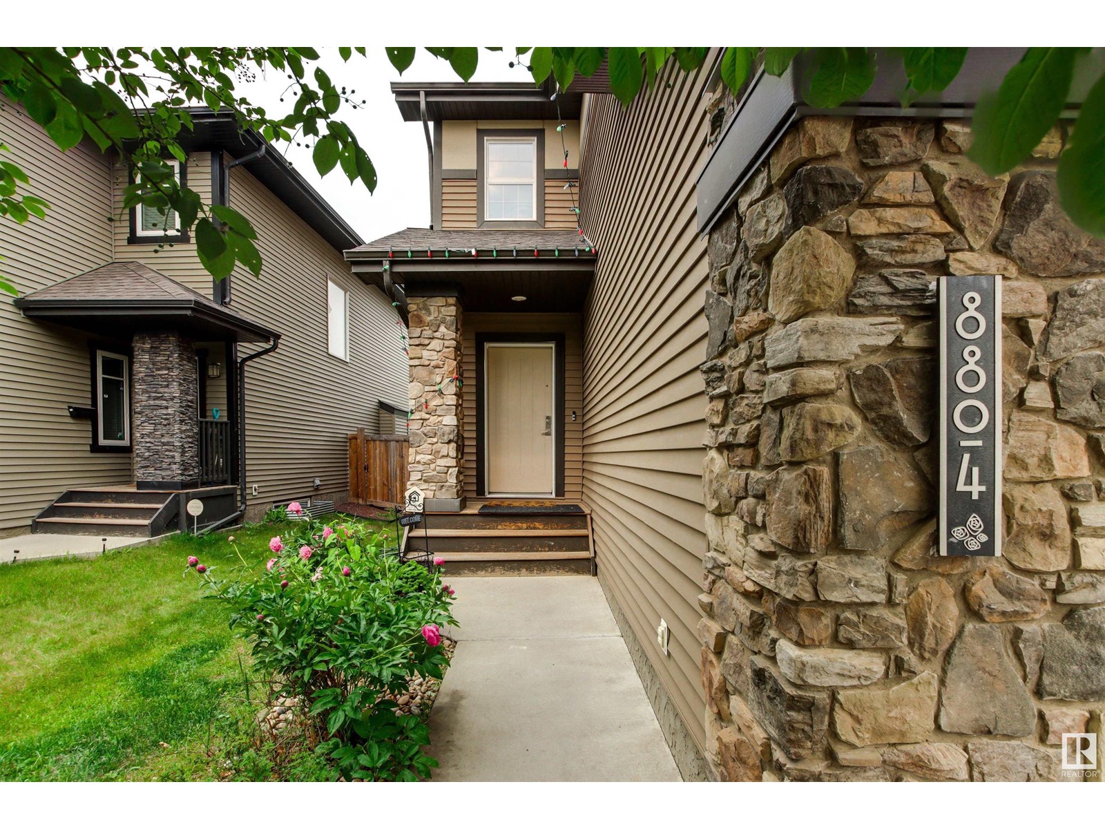 8804 217 ST NW