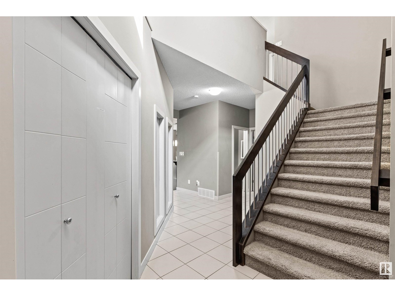 8804 217 ST NW