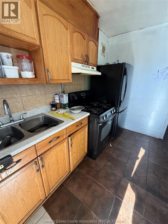 917 WYANDOTTE STREET East