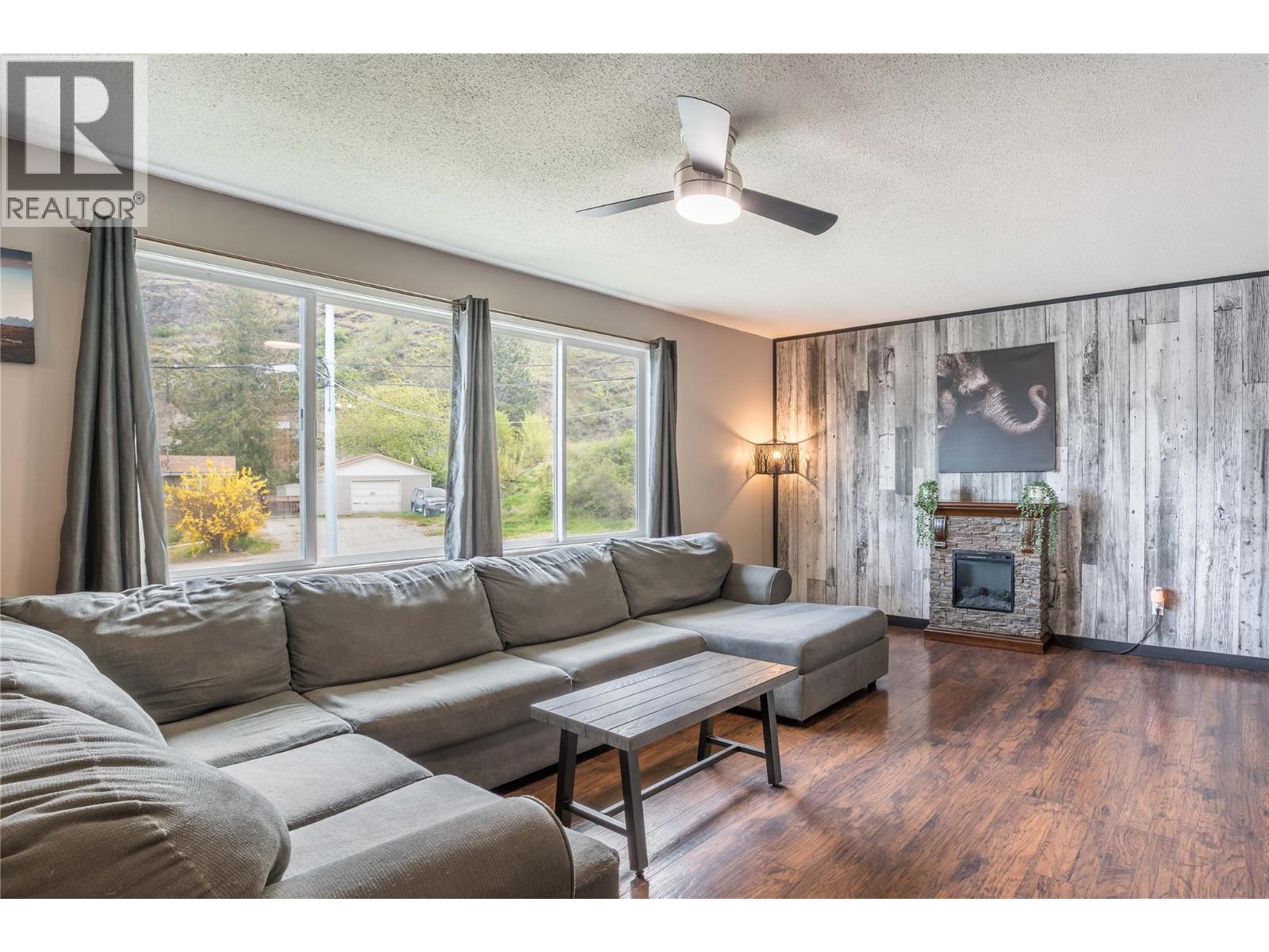 12408 CAMPBELL Crescent