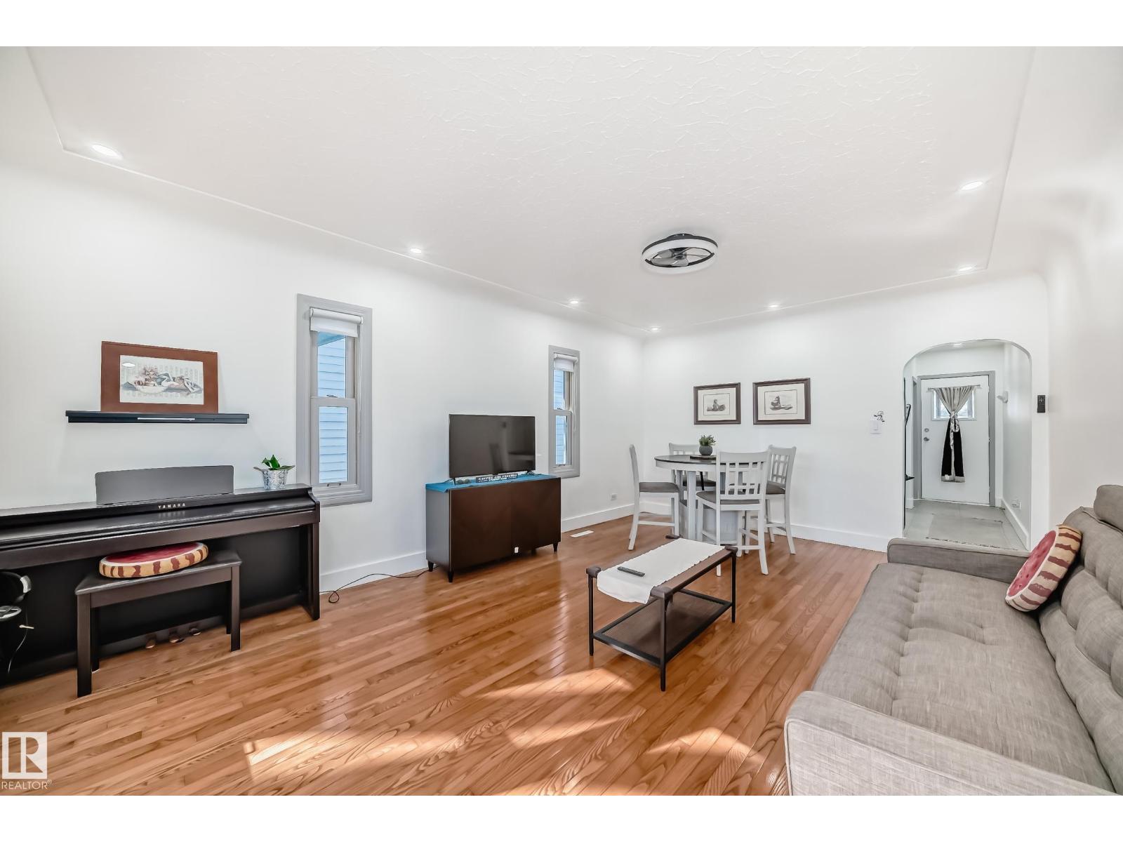 11926 77 ST NW