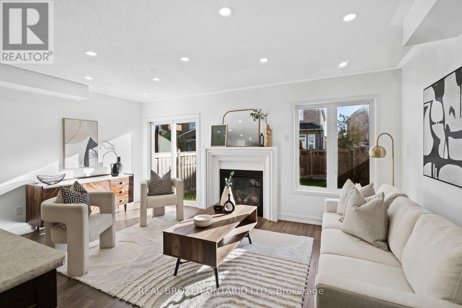 Photo 1 of 49 — 76 SUNDRAGON TRAIL, Bradford West Gwillimbury (Bradford), ON L3Z2A5