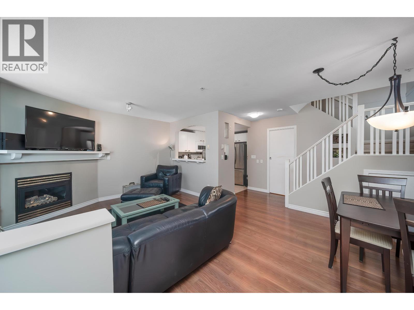 15 1015 LYNN VALLEY ROAD