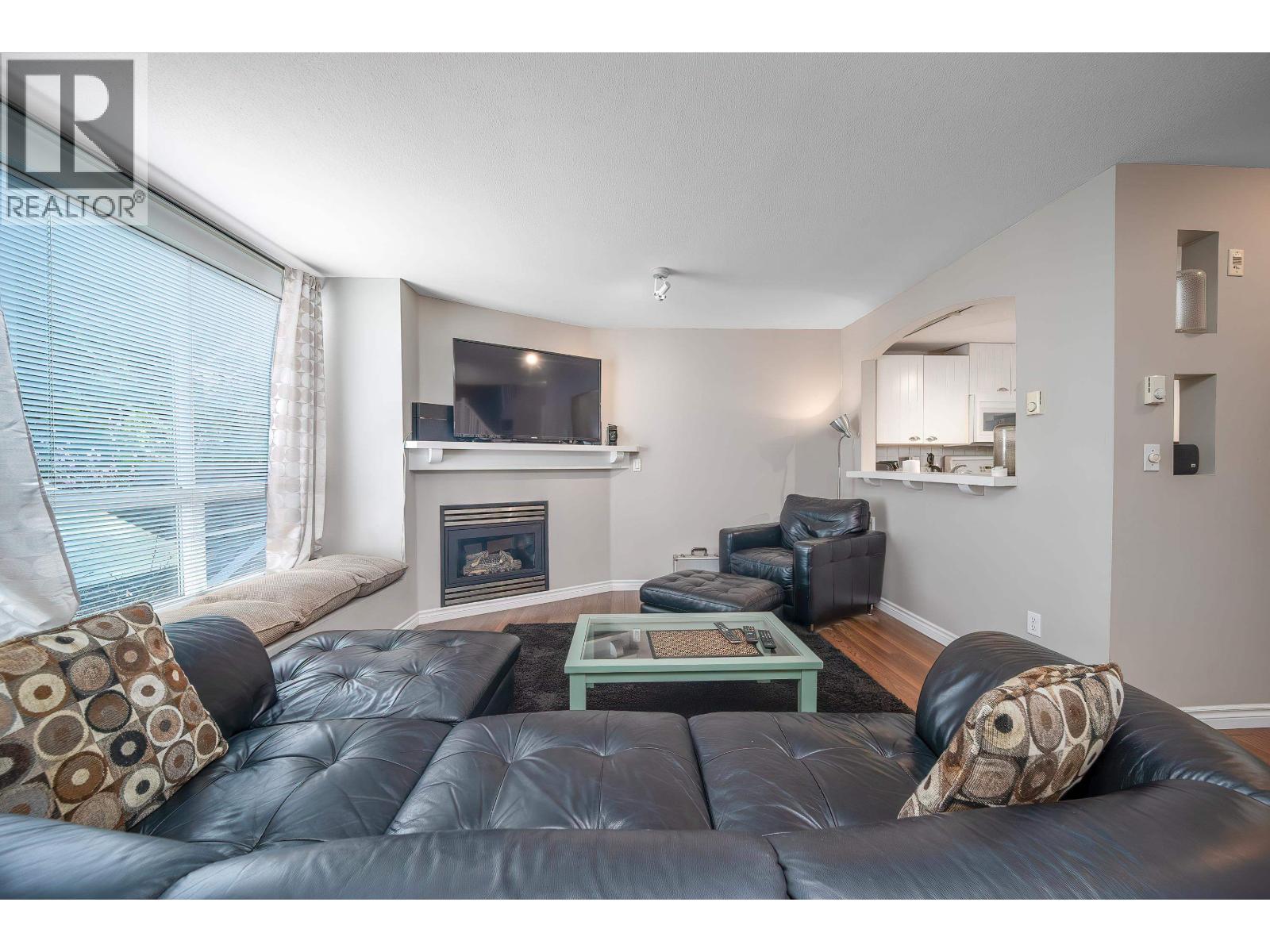 15 1015 LYNN VALLEY ROAD