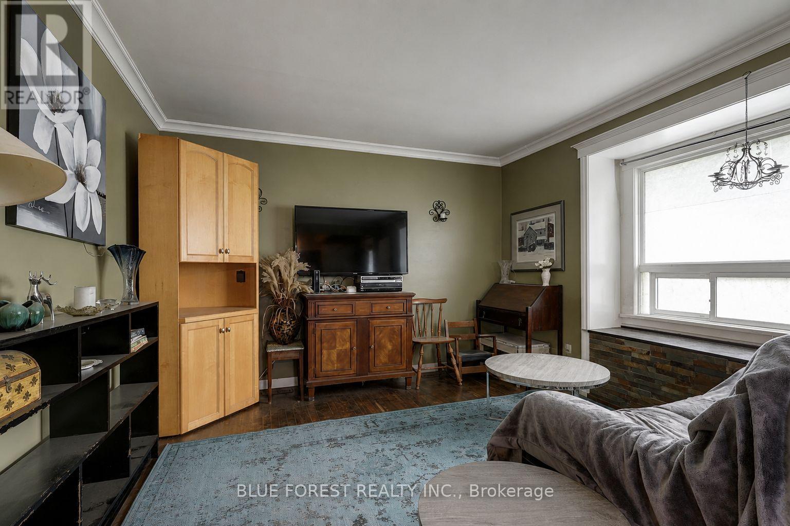 371 FLANDERS ROW