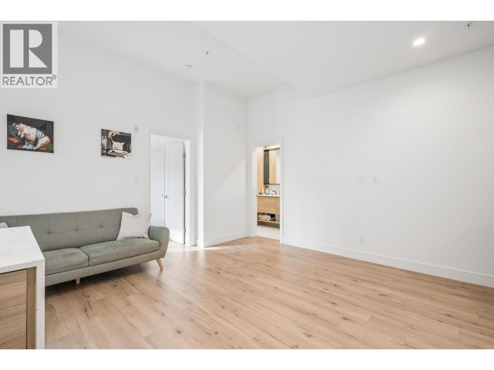 626 3131 MURRAY STREET