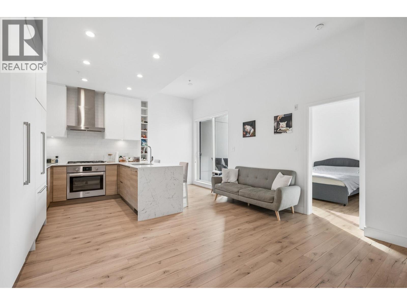 626 3131 MURRAY STREET