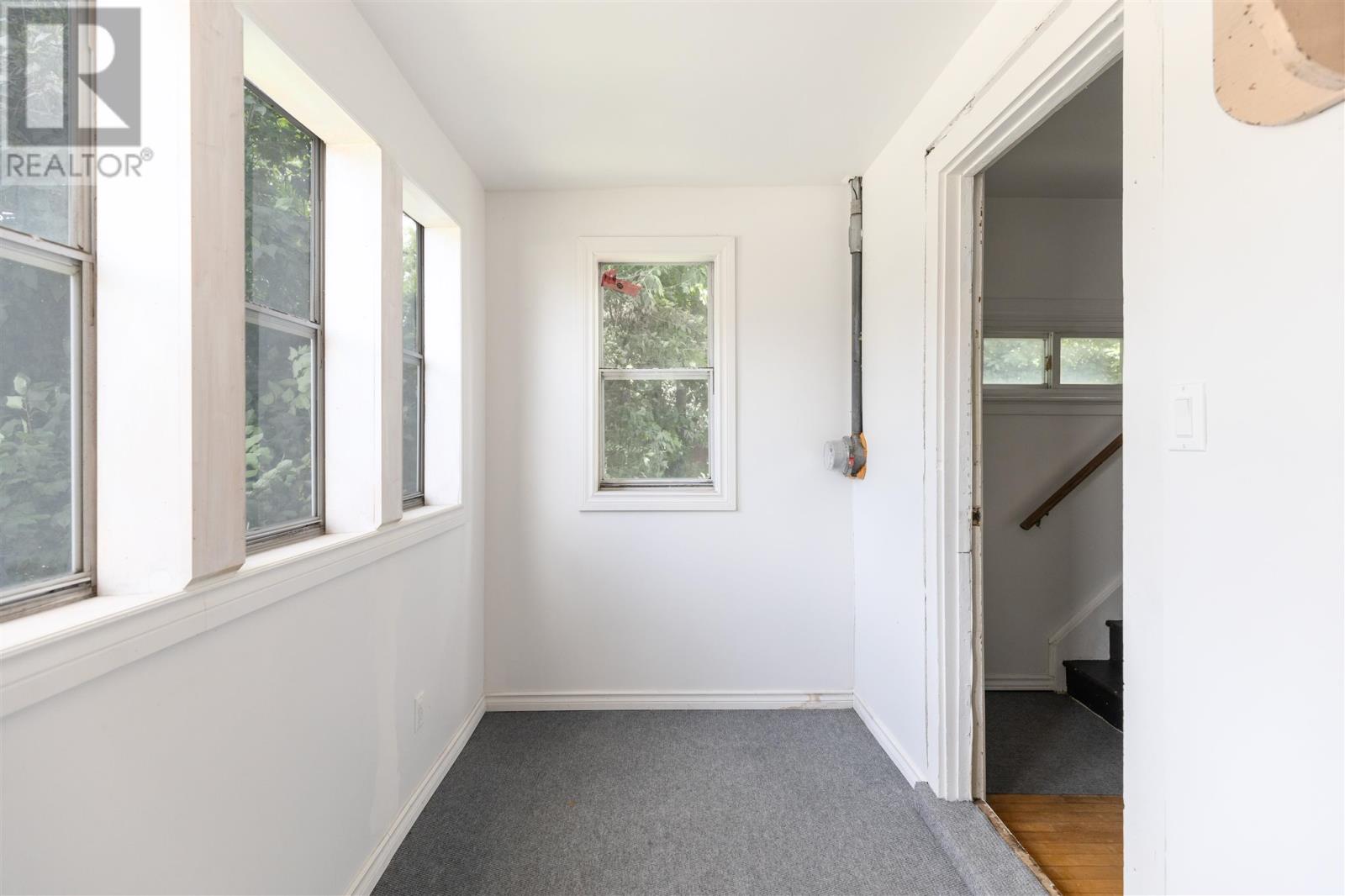 285 Douglas ST