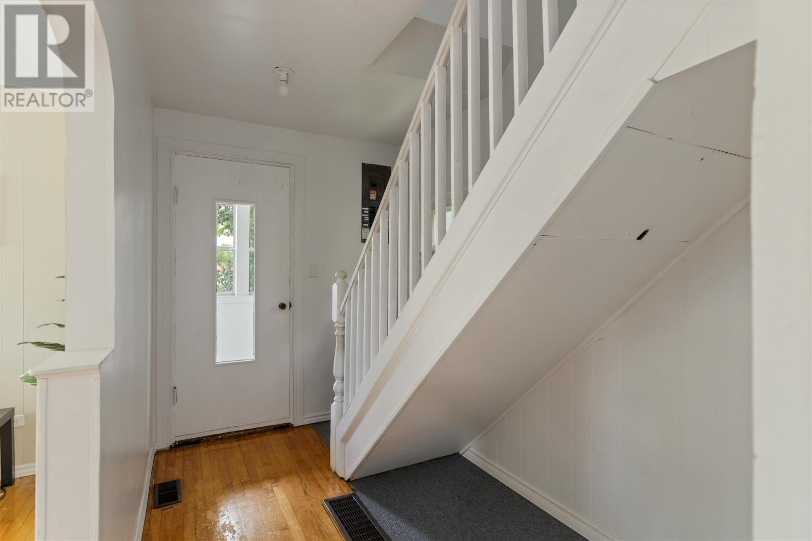 285 Douglas ST