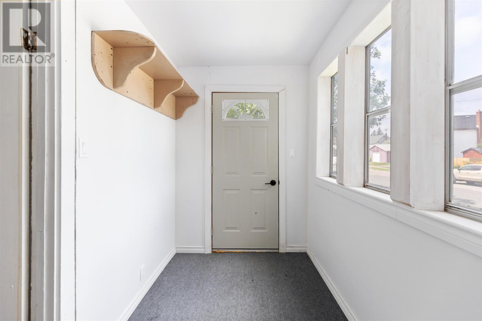 285 Douglas ST