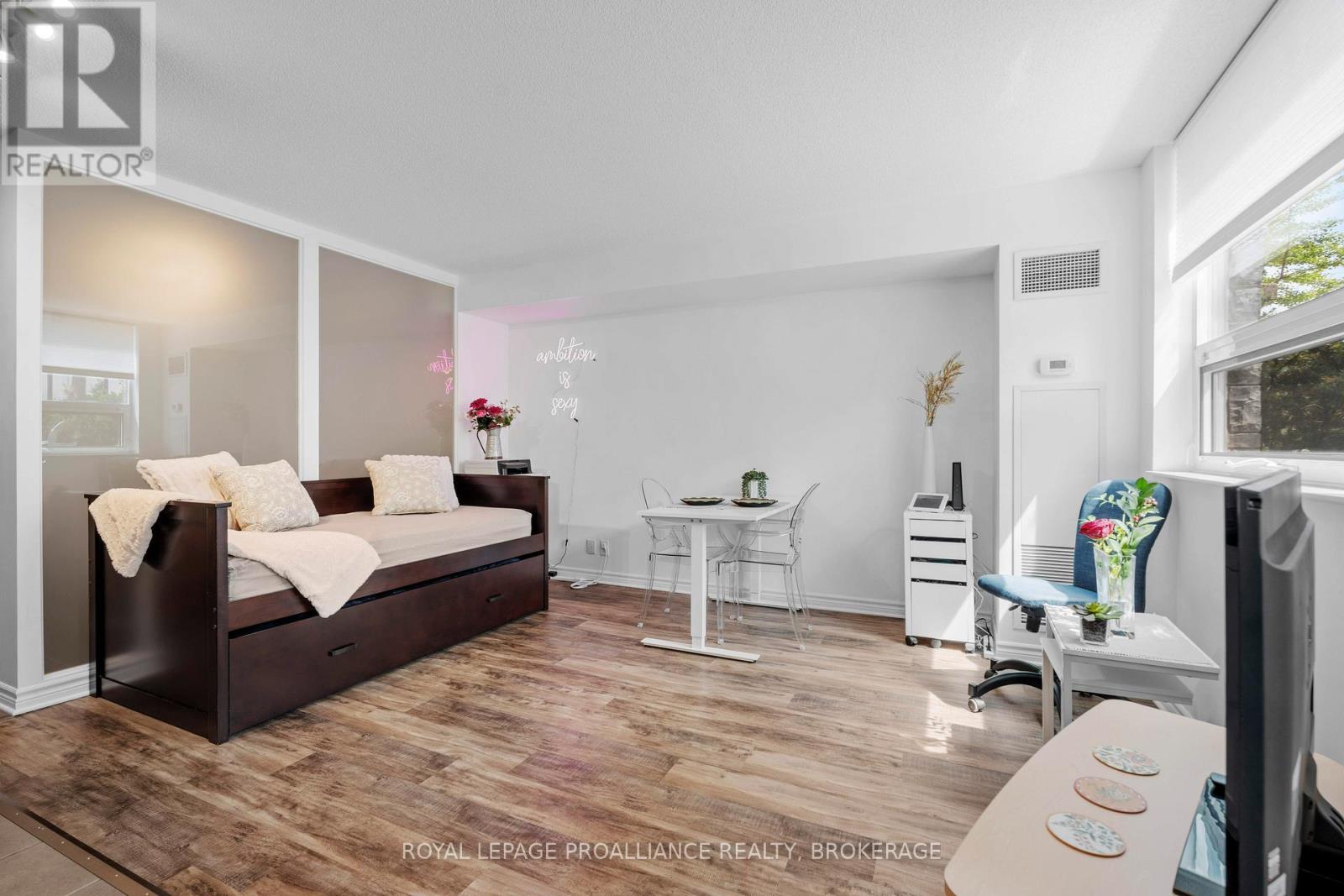 4A - 121 QUEEN STREET