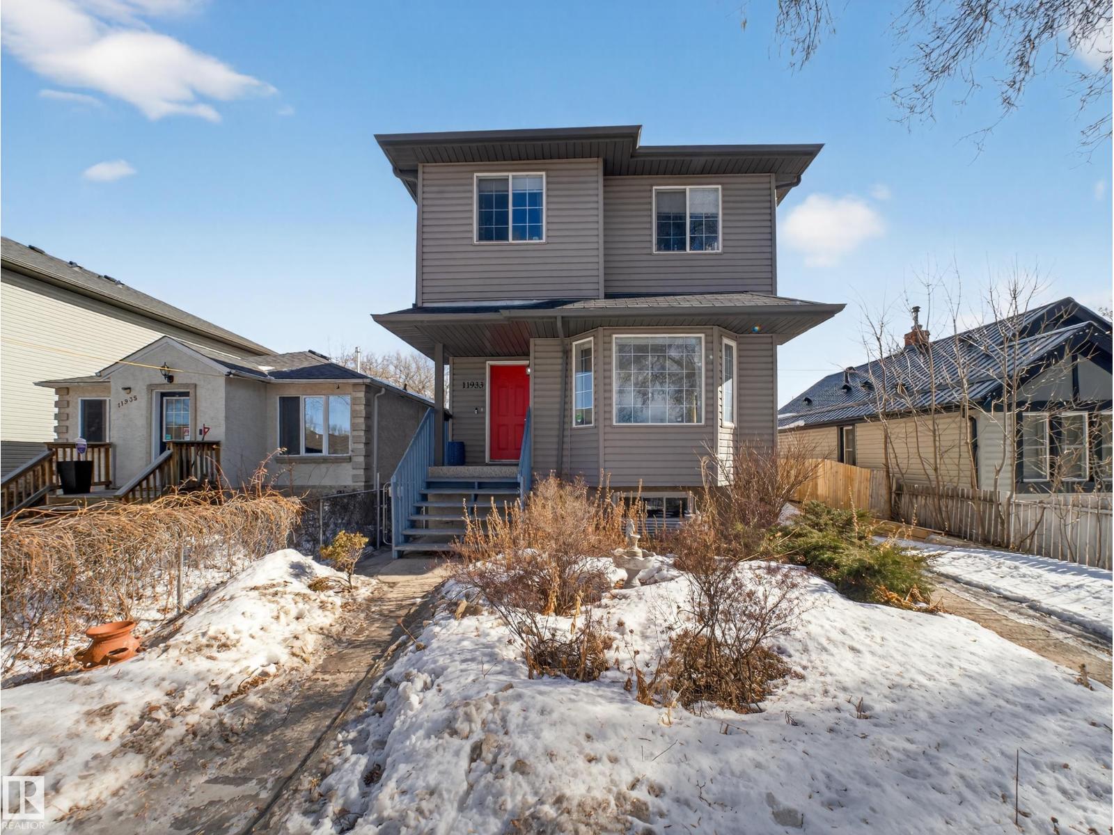 11933 77 ST NW