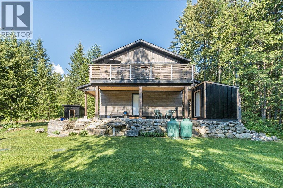 809 Slocan Street