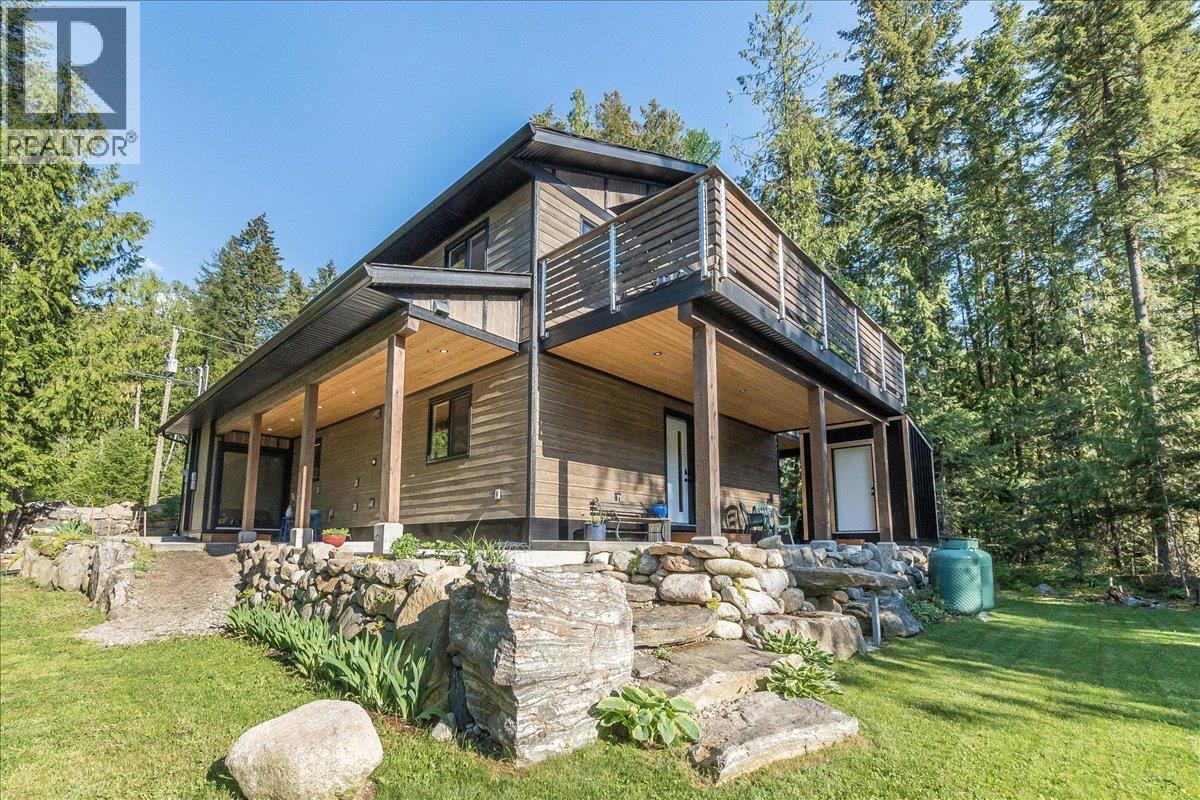 809 Slocan Street