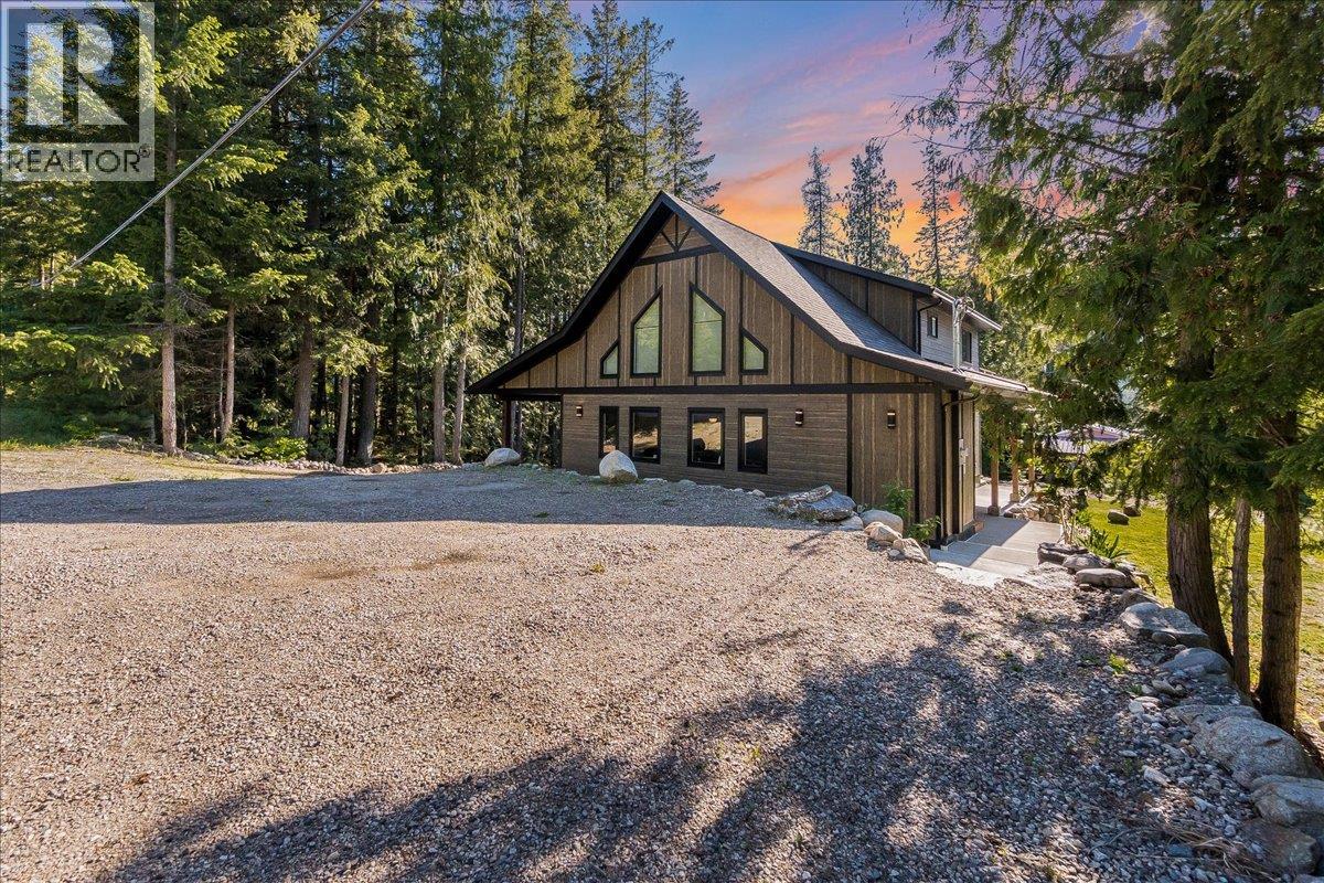 809 Slocan Street