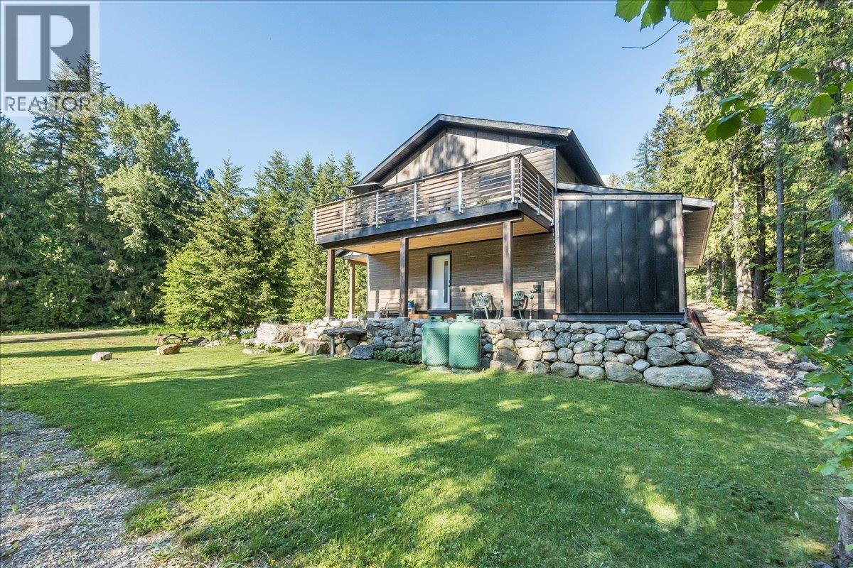 809 Slocan Street