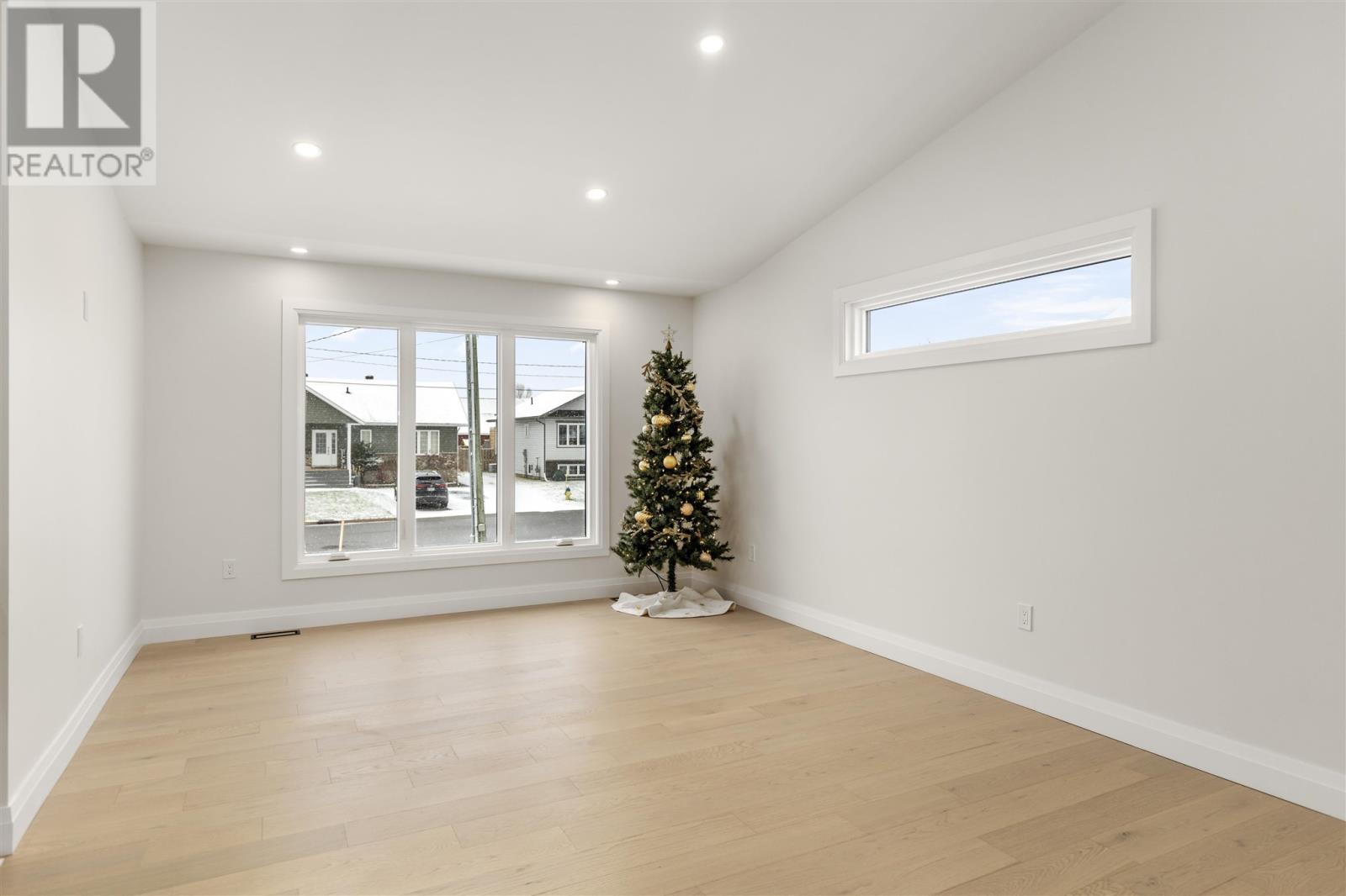 354 Rossmore RD