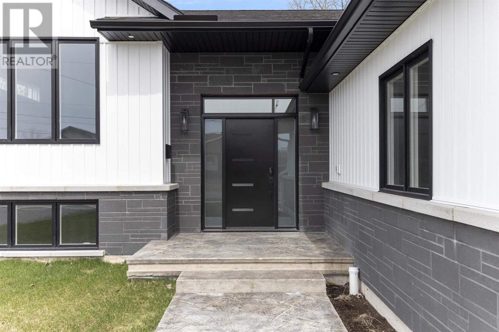 354 Rossmore RD