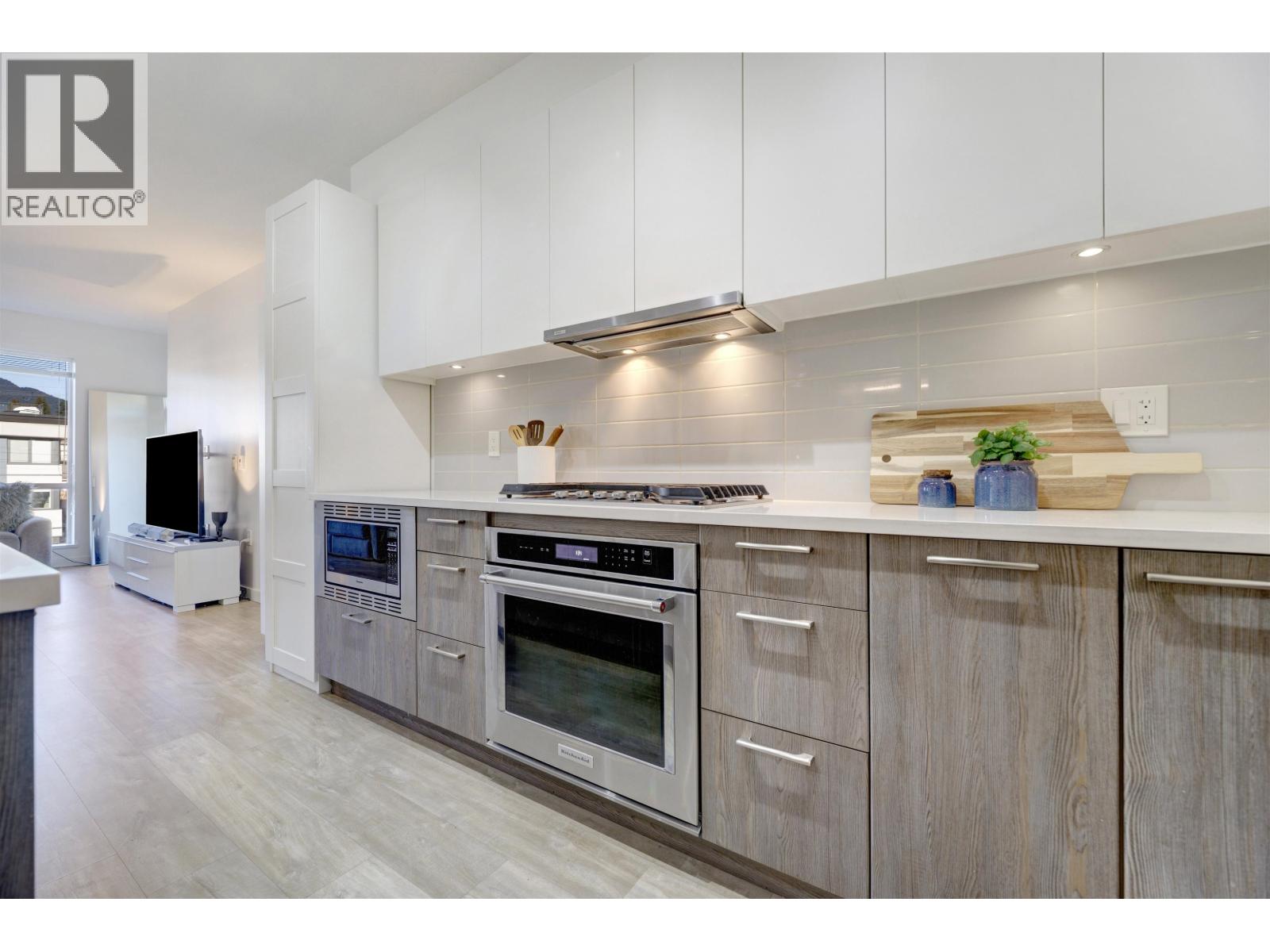 306 625 E 3RD STREET