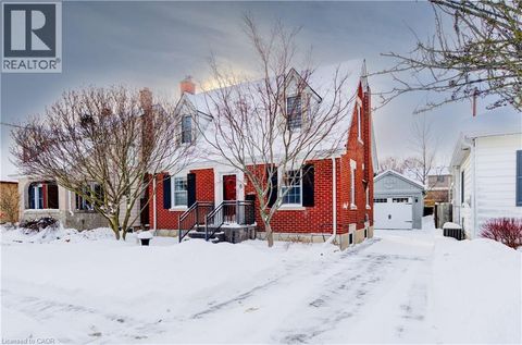 8 LOWREY Avenue S Cambridge ON N1R4Z1