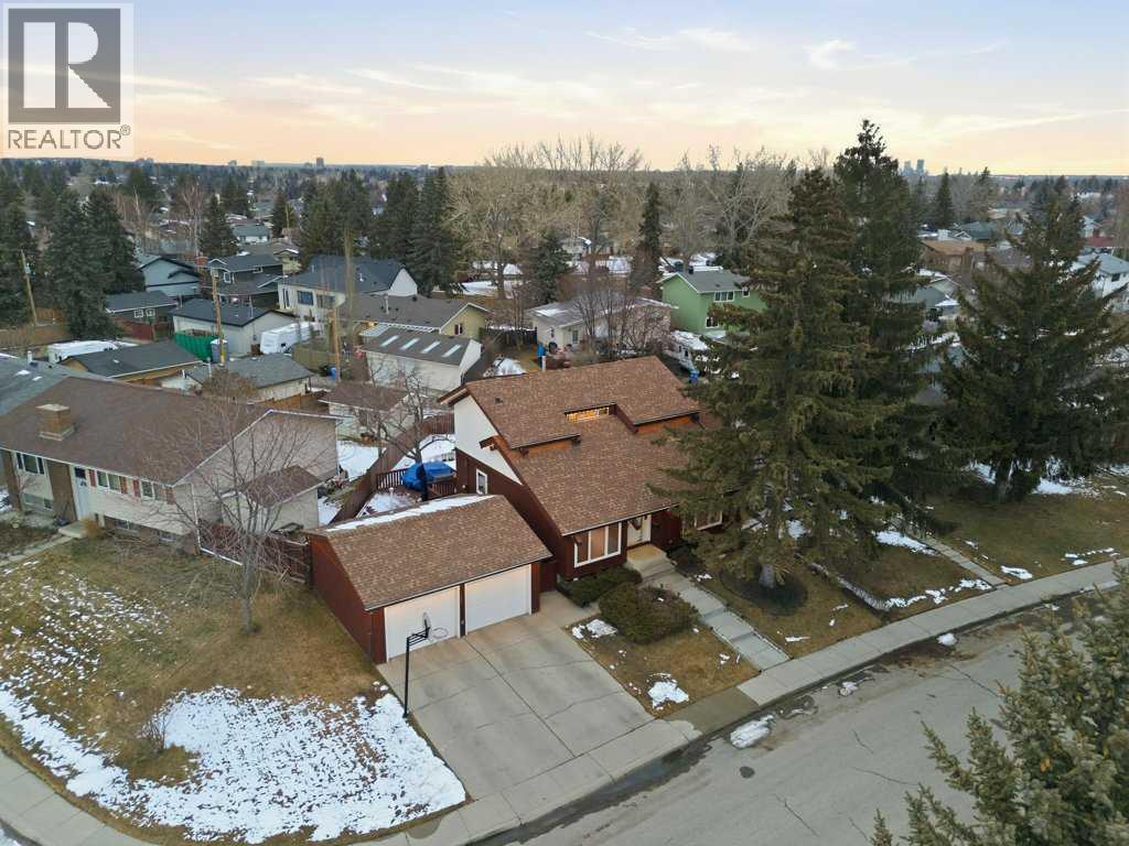 555 Queensland Circle SE