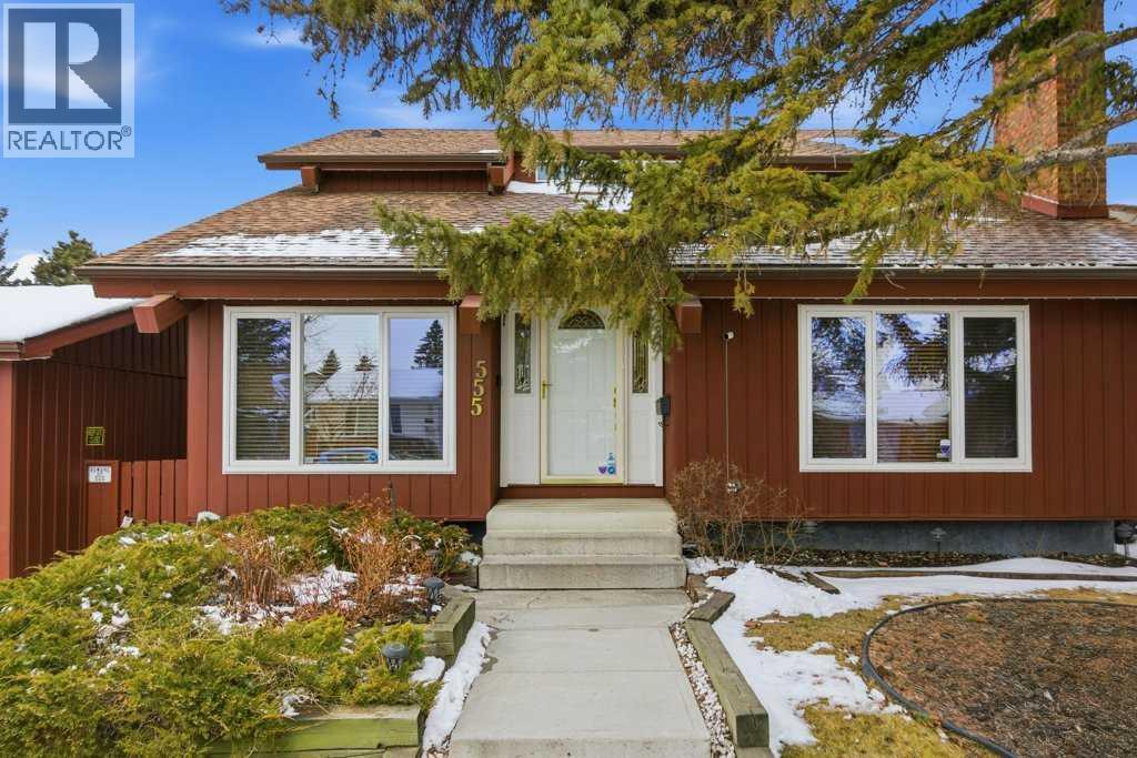 555 Queensland Circle SE