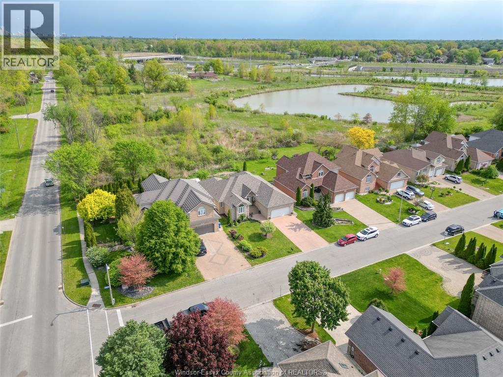 2703 LOMBARDY CRESCENT