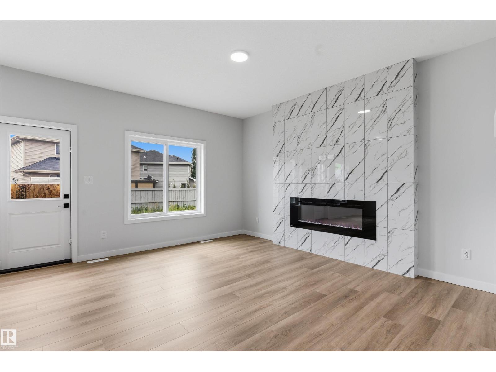 8815 181 AV NW
