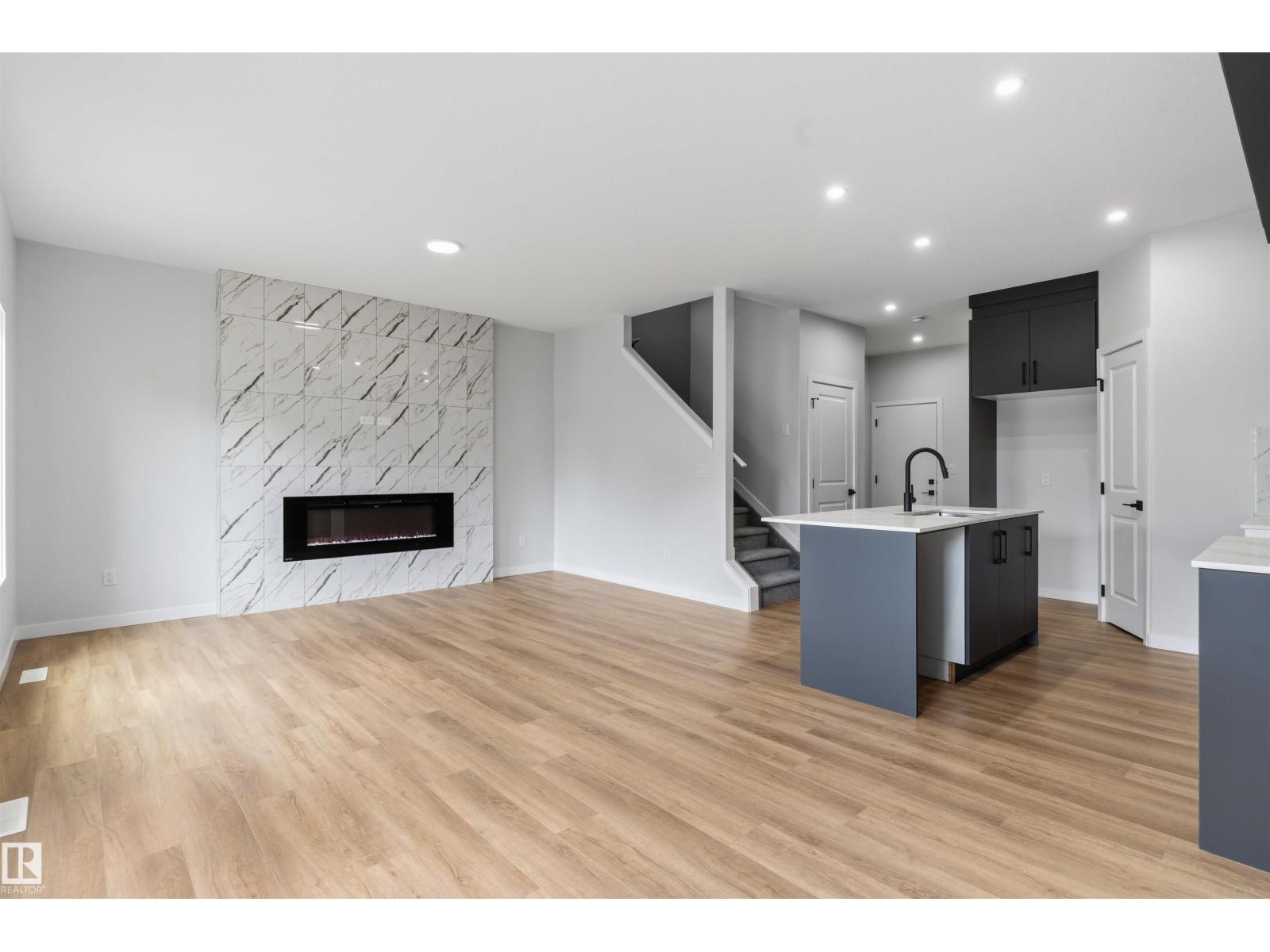 8815 181 AV NW