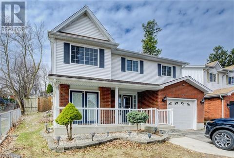 35 WILDLARK Crescent Kitchener ON N2N3E8