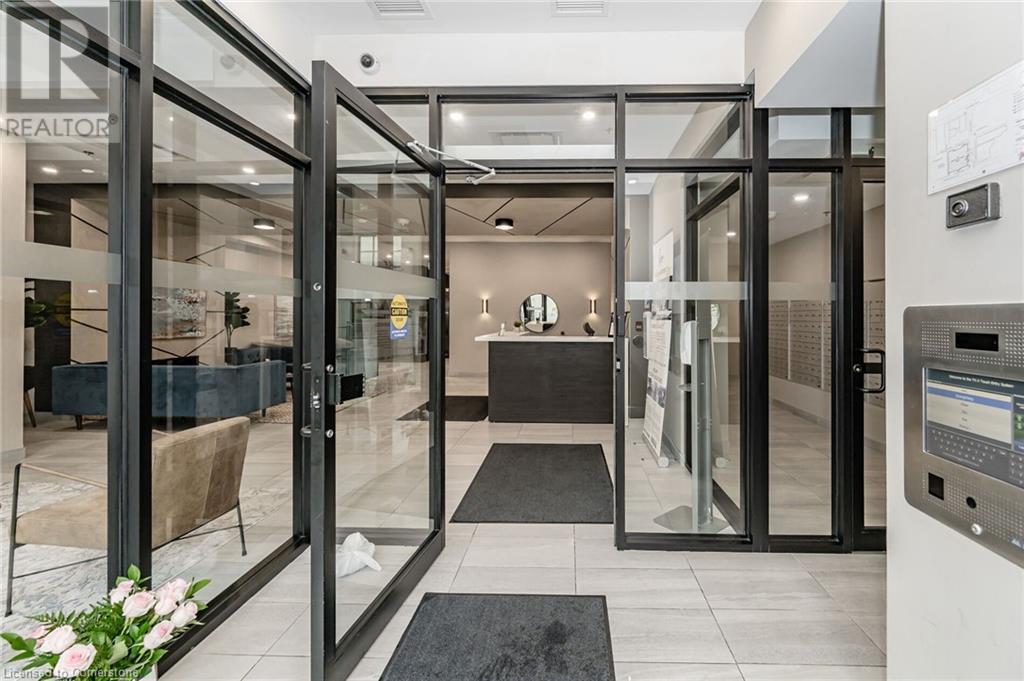 60 CHARLES Street W Unit# 2904