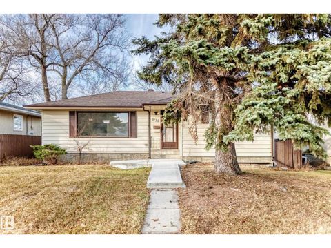 9126 152 St NW Edmonton AB T5R1M4