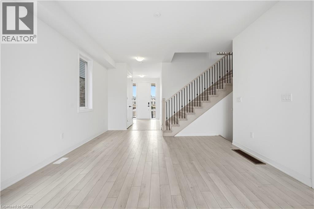 14 HEPBURN Place N