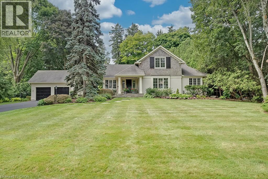 7 COLONIAL Crescent