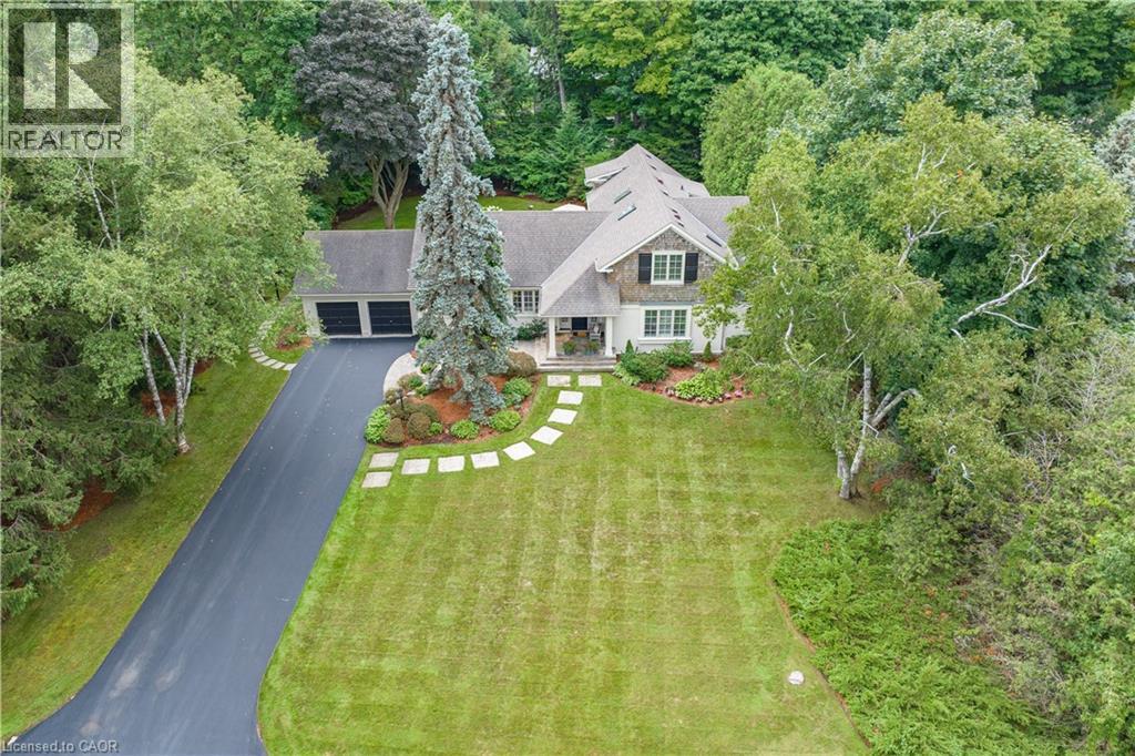 7 COLONIAL Crescent
